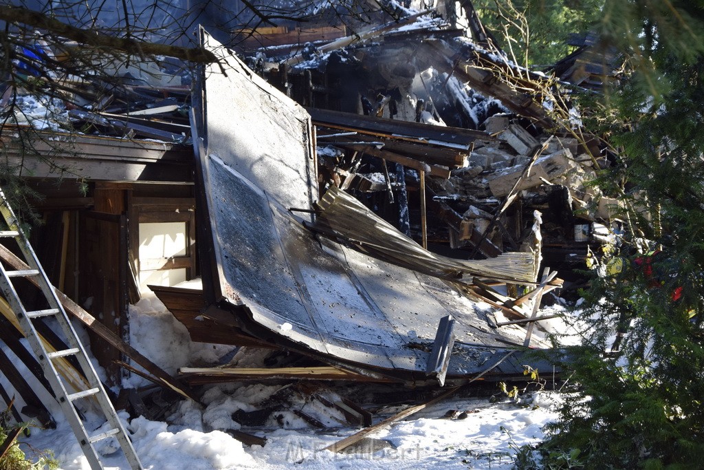 Grossfeuer Einfamilienhaus Siegburg Muehlengrabenstr P1258.JPG - Miklos Laubert